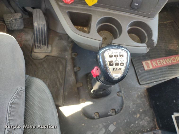 image for item LL9112 2018 Kenworth T880  semi truck