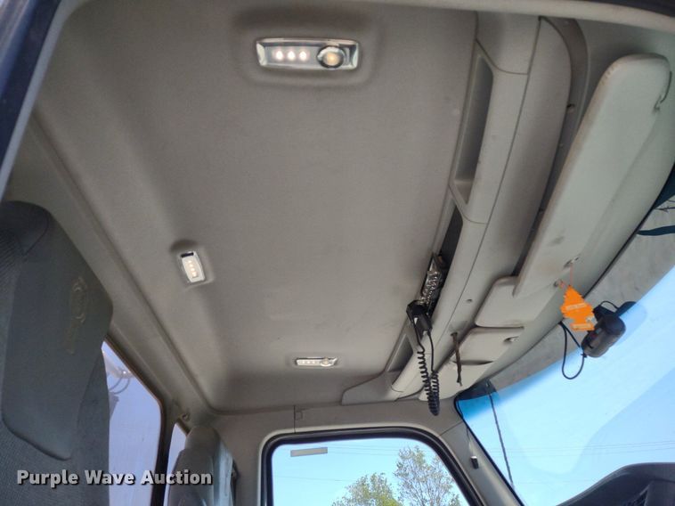 image for item LL9112 2018 Kenworth T880  semi truck