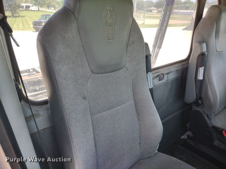 image for item LL9112 2018 Kenworth T880  semi truck