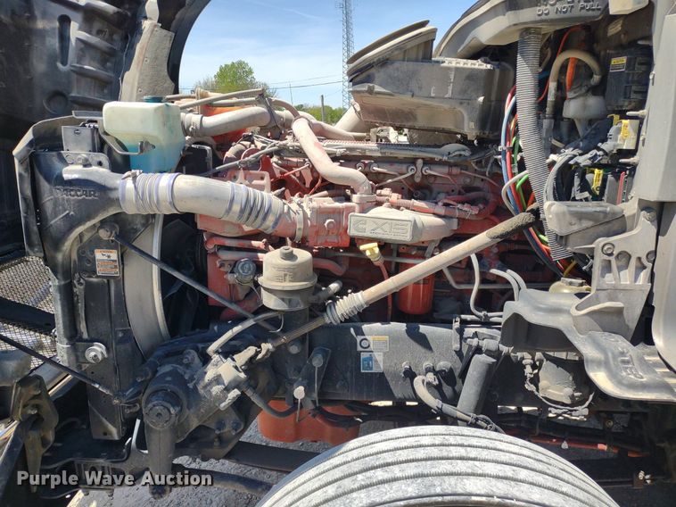 image for item LL9112 2018 Kenworth T880  semi truck