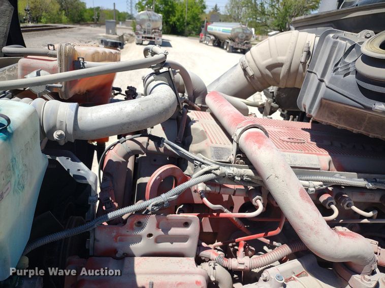 image for item LL9112 2018 Kenworth T880  semi truck