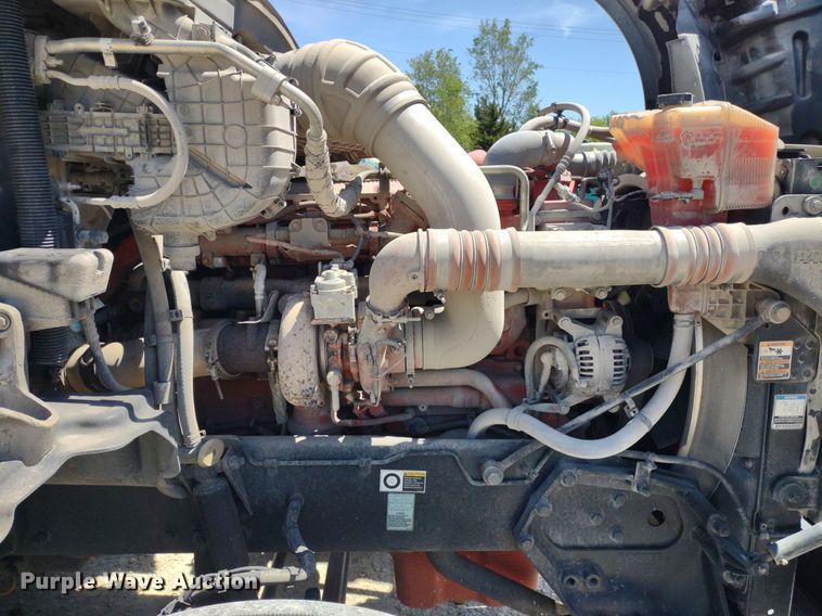 image for item LL9112 2018 Kenworth T880  semi truck