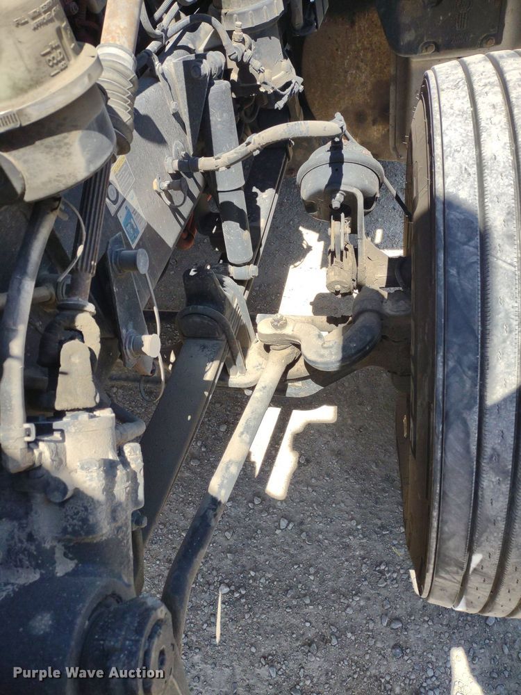 image for item LL9112 2018 Kenworth T880  semi truck