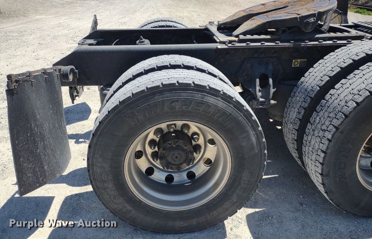 image for item LL9112 2018 Kenworth T880  semi truck