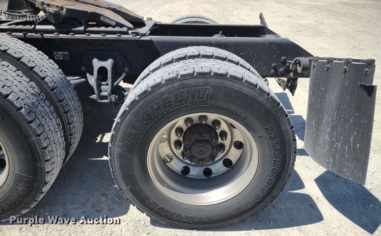 image for item LL9112 2018 Kenworth T880  semi truck