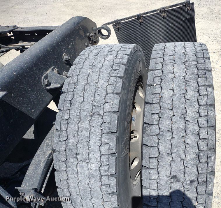 image for item LL9112 2018 Kenworth T880  semi truck