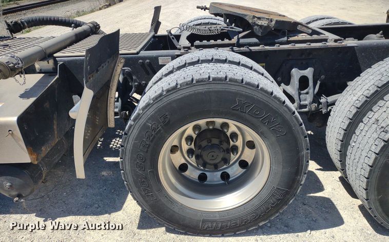 image for item LL9112 2018 Kenworth T880  semi truck