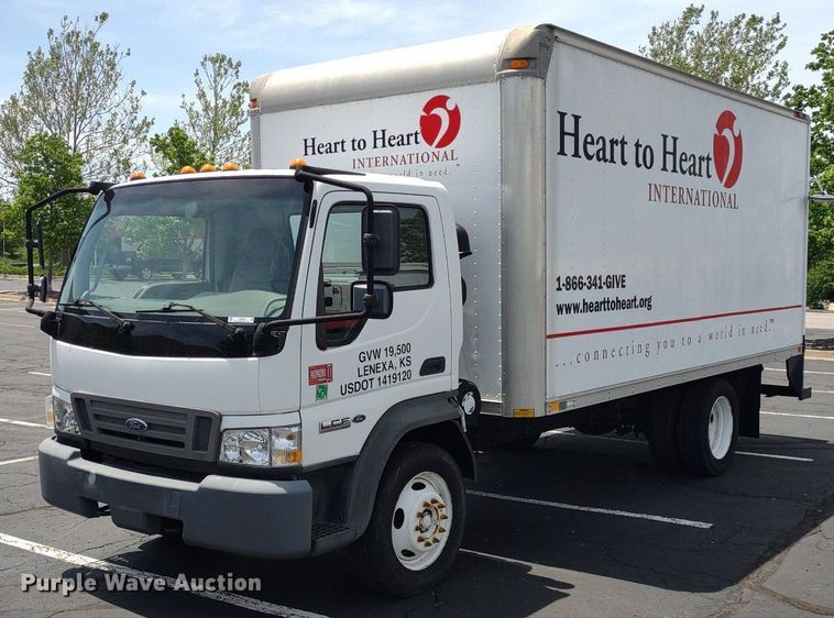 image for item LL9125 2006 Ford LCF  box truck