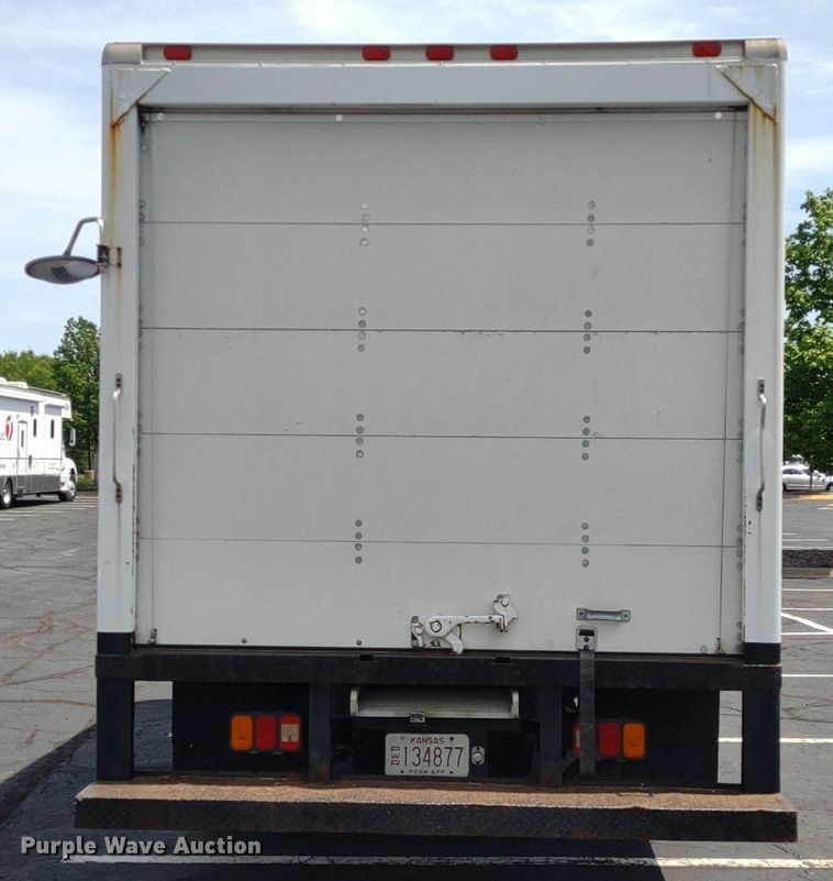 image for item LL9125 2006 Ford LCF  box truck