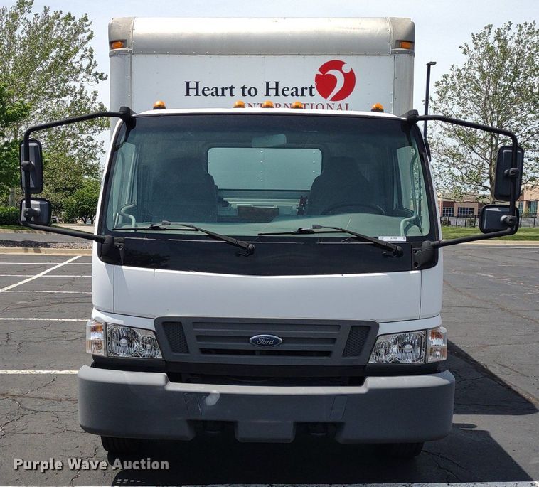 image for item LL9125 2006 Ford LCF  box truck