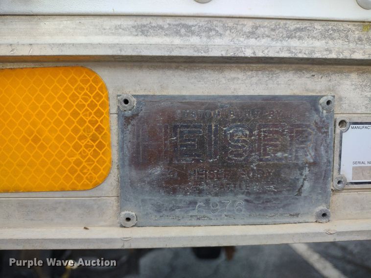 image for item LL9125 2006 Ford LCF  box truck