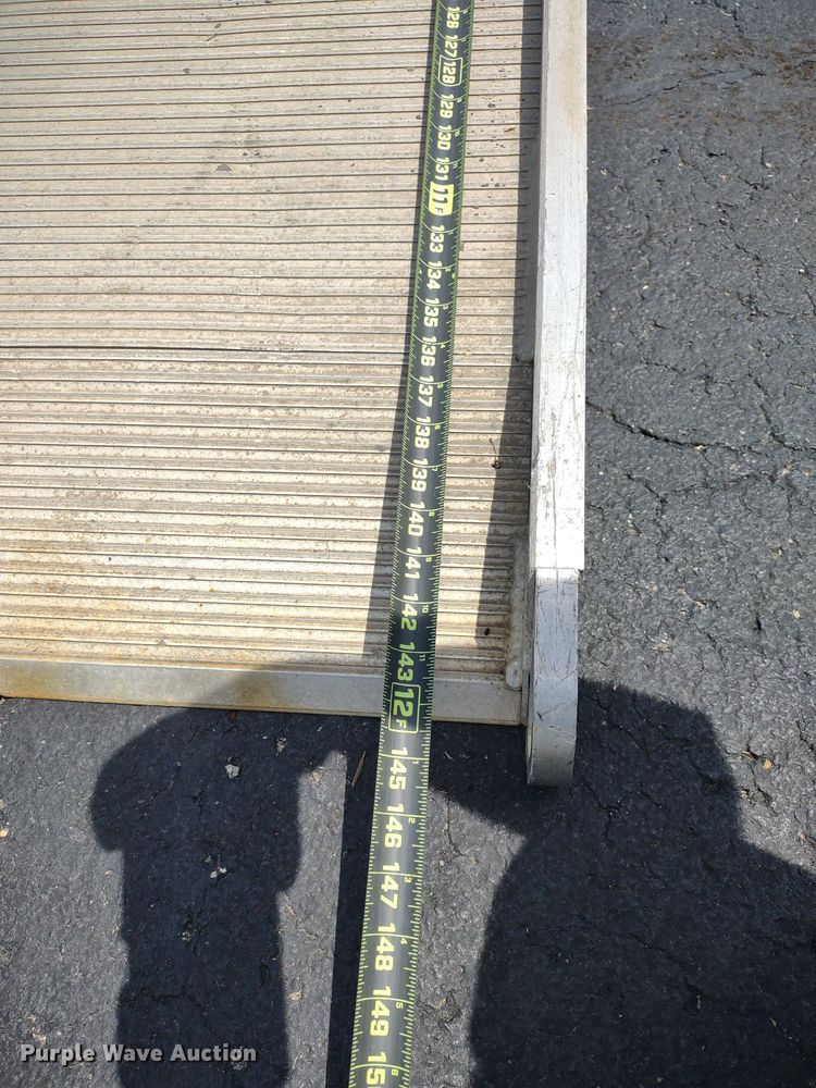 image for item LL9125 2006 Ford LCF  box truck