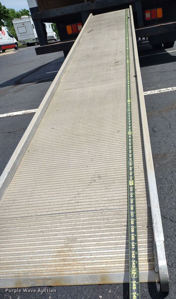 image for item LL9125 2006 Ford LCF  box truck