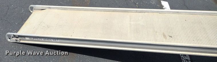 image for item LL9125 2006 Ford LCF  box truck