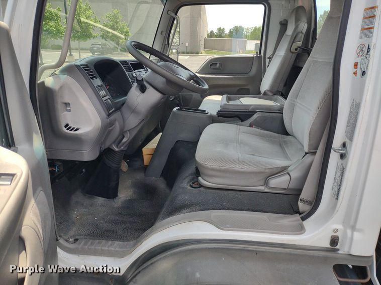 image for item LL9125 2006 Ford LCF  box truck