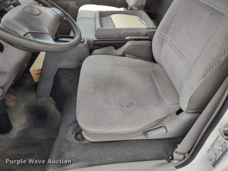 image for item LL9125 2006 Ford LCF  box truck