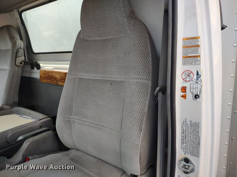 image for item LL9125 2006 Ford LCF  box truck