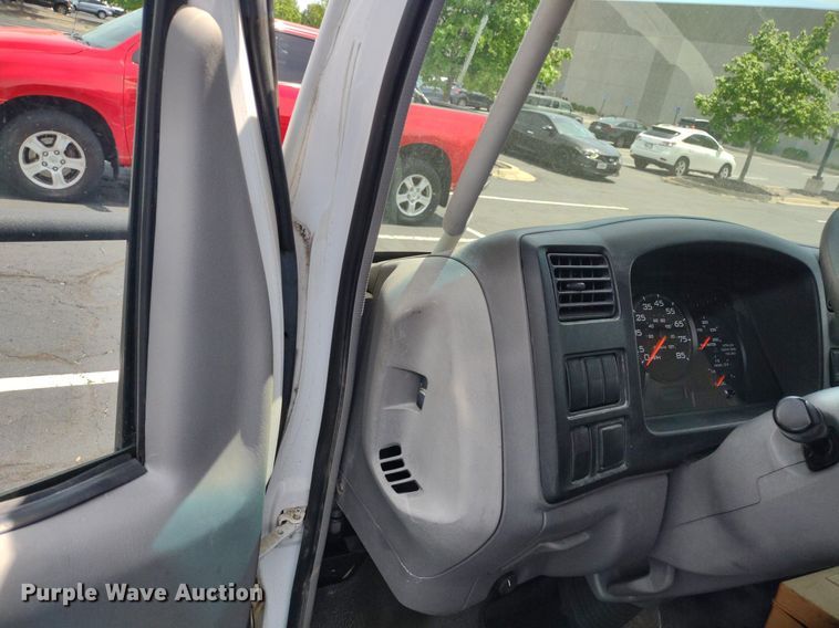 image for item LL9125 2006 Ford LCF  box truck