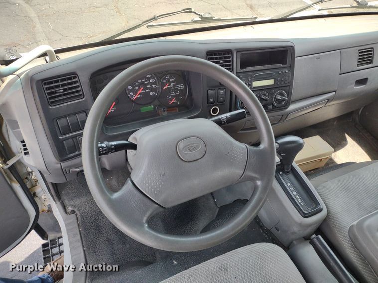 image for item LL9125 2006 Ford LCF  box truck