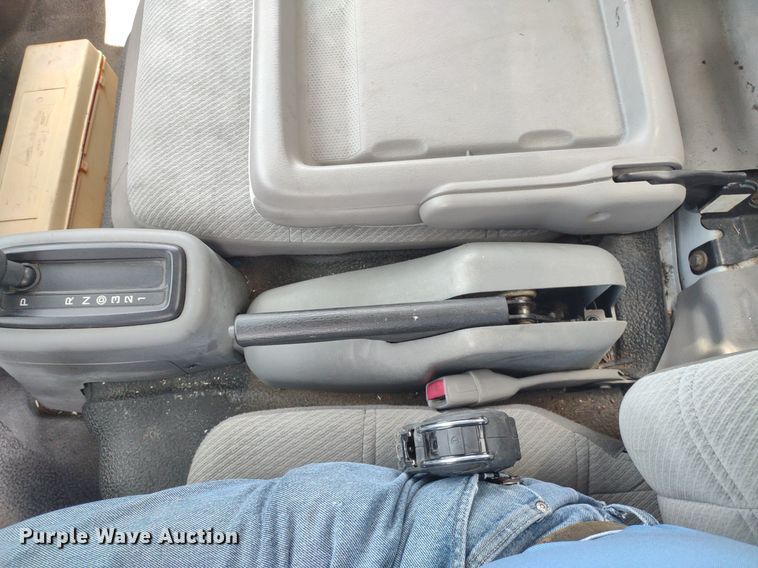 image for item LL9125 2006 Ford LCF  box truck