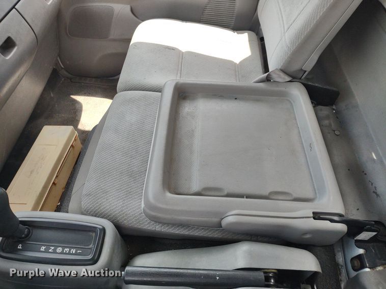 image for item LL9125 2006 Ford LCF  box truck