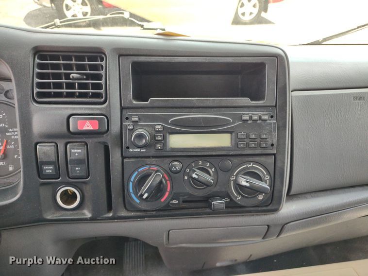 image for item LL9125 2006 Ford LCF  box truck