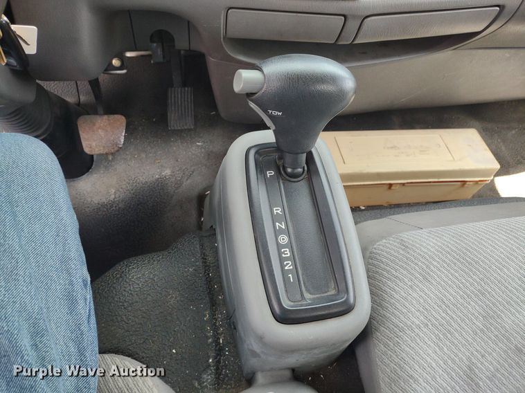 image for item LL9125 2006 Ford LCF  box truck