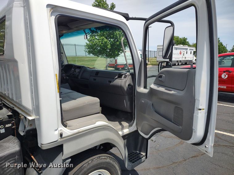 image for item LL9125 2006 Ford LCF  box truck