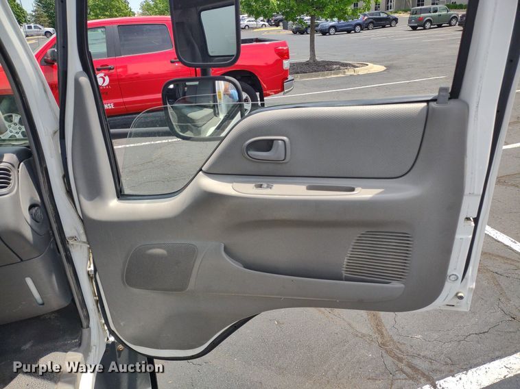 image for item LL9125 2006 Ford LCF  box truck