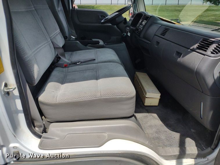 image for item LL9125 2006 Ford LCF  box truck