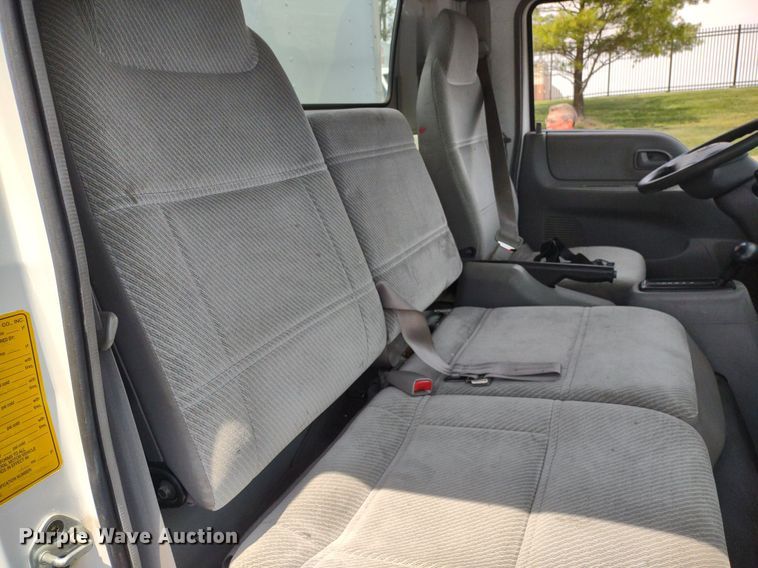 image for item LL9125 2006 Ford LCF  box truck