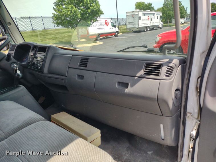 image for item LL9125 2006 Ford LCF  box truck