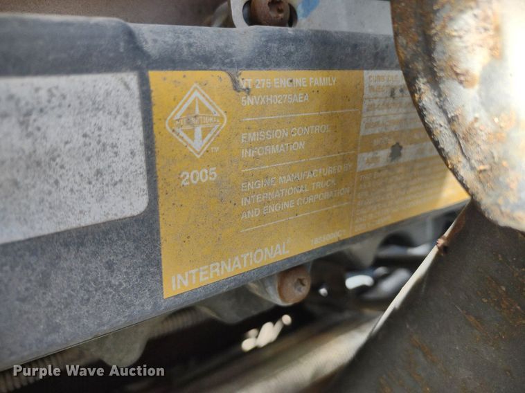 image for item LL9125 2006 Ford LCF  box truck