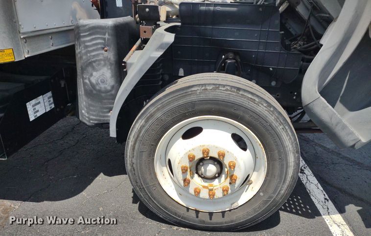 image for item LL9125 2006 Ford LCF  box truck