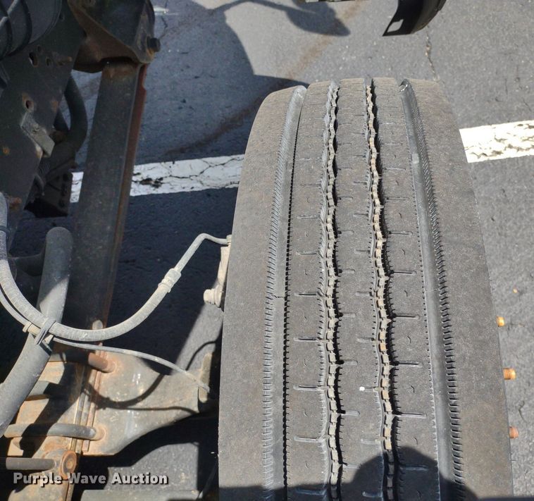 image for item LL9125 2006 Ford LCF  box truck