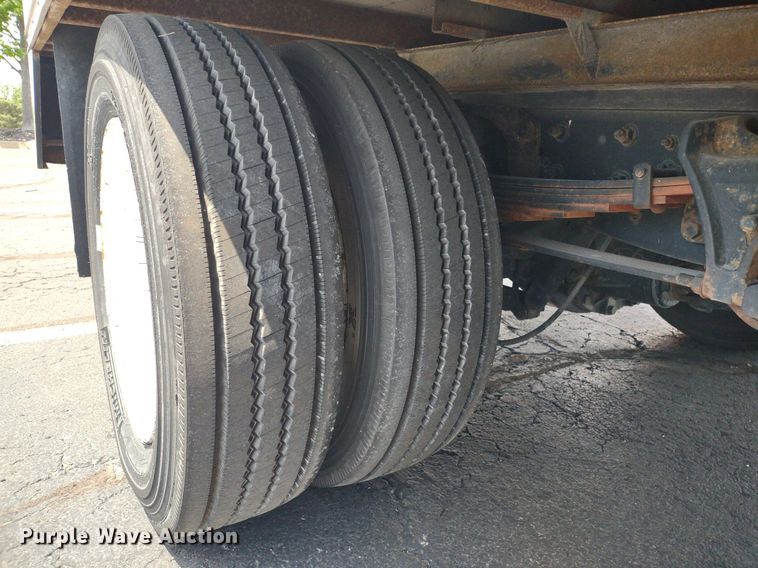 image for item LL9125 2006 Ford LCF  box truck