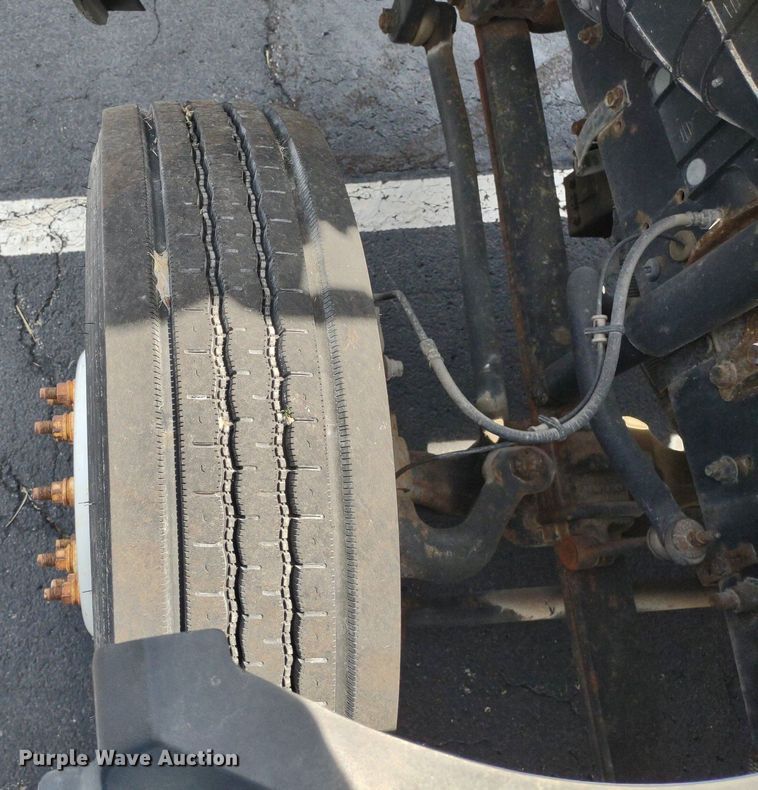 image for item LL9125 2006 Ford LCF  box truck