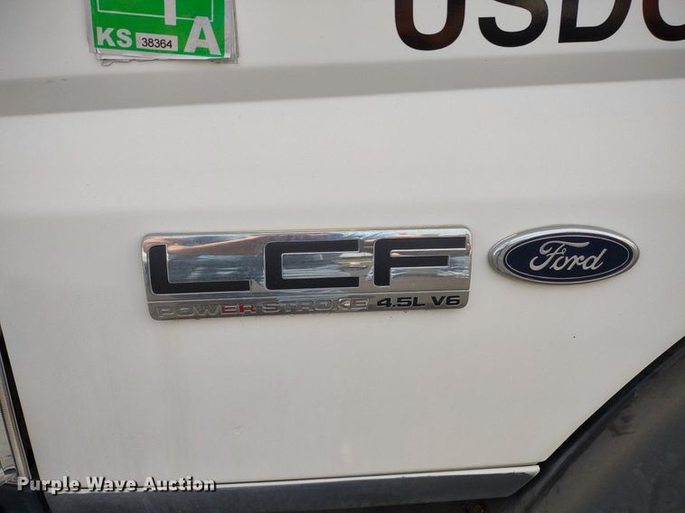 image for item LL9125 2006 Ford LCF  box truck