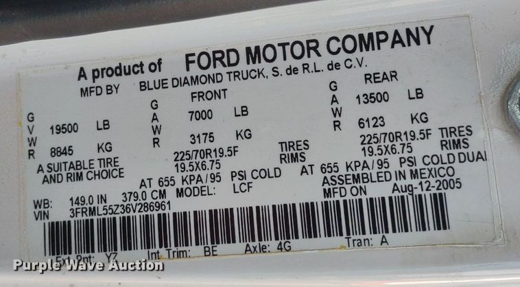 image for item LL9125 2006 Ford LCF  box truck