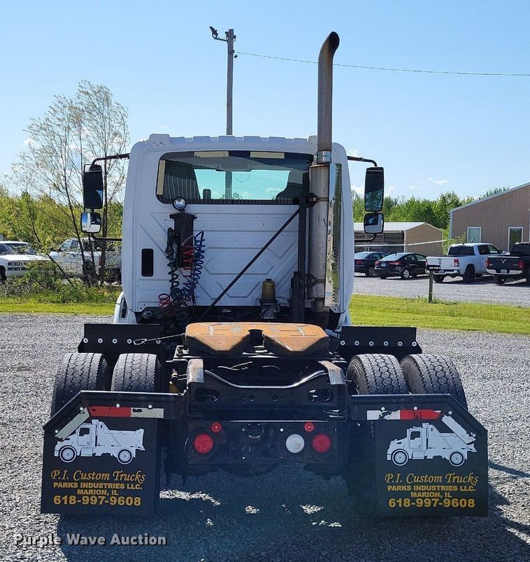 image for item LR9225 2006 International 8600  semi truck