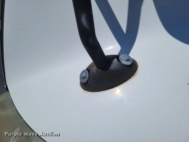 image for item LR9225 2006 International 8600  semi truck