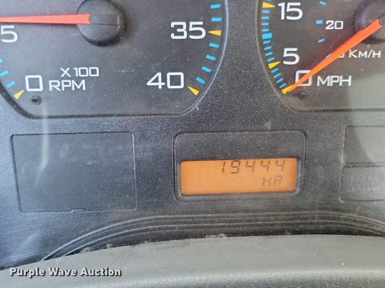 image for item LR9225 2006 International 8600  semi truck