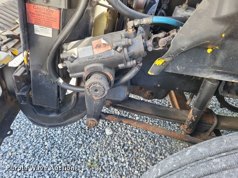 image for item LR9225 2006 International 8600  semi truck