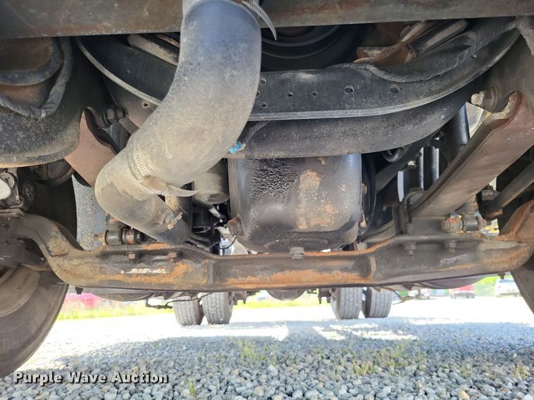 image for item LR9225 2006 International 8600  semi truck