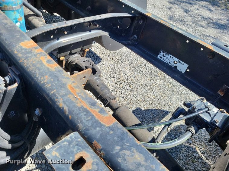 image for item LR9225 2006 International 8600  semi truck