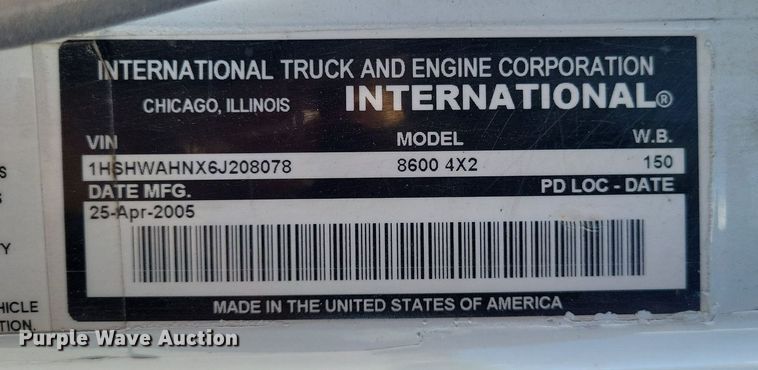 image for item LR9225 2006 International 8600  semi truck