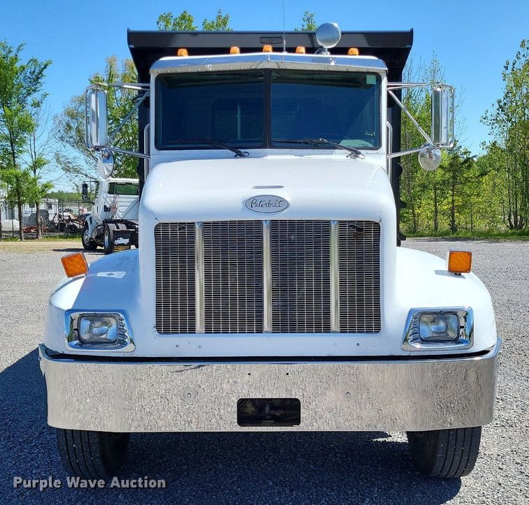 image for item LR9226 2000 Peterbilt 330  dump truck