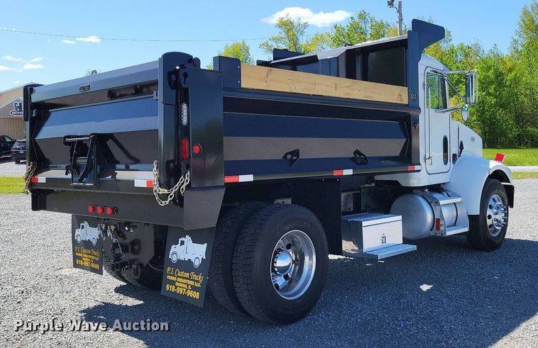 image for item LR9226 2000 Peterbilt 330  dump truck