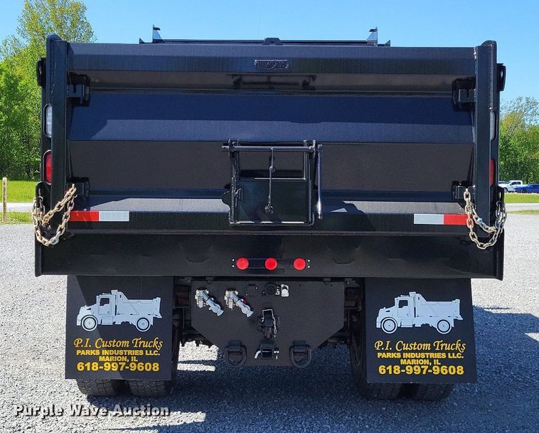 image for item LR9226 2000 Peterbilt 330  dump truck