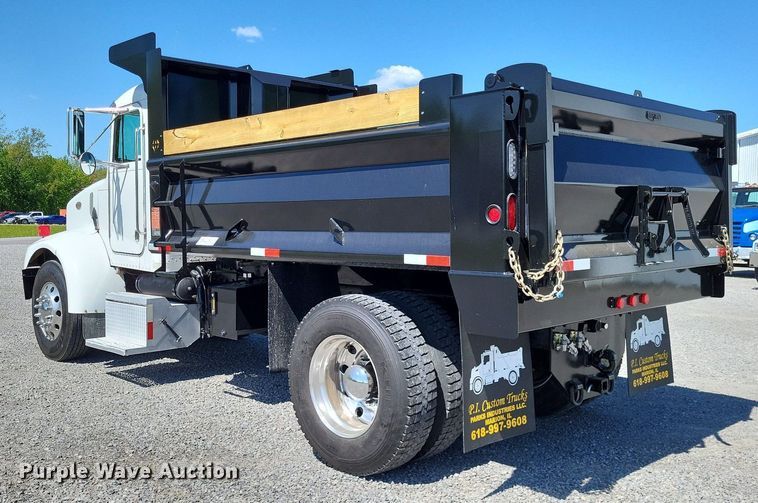 image for item LR9226 2000 Peterbilt 330  dump truck